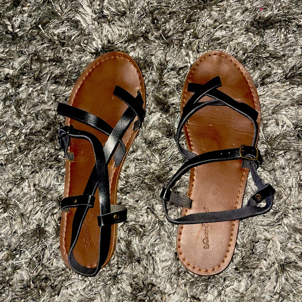 BLACK SANDALS